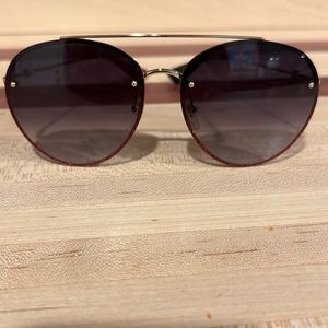 Red sparkle Gucci aviator sunglasses